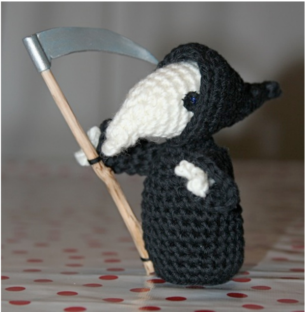 Crochet Pattern: Rattus Mortei (Death of Rats) Amigurumi Figure from Terry Pratchett's Discworld pattern preview