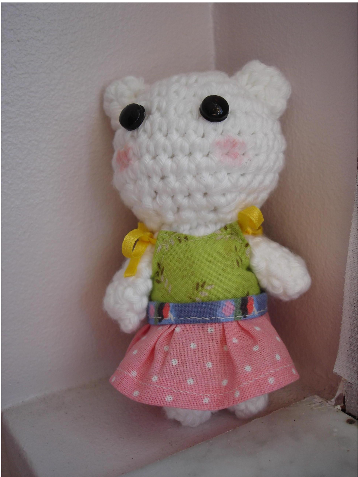 Free Amigurumi Pattern: Adorable Snow-White Bear by a 14-Year-Old Swedish Designer pattern preview