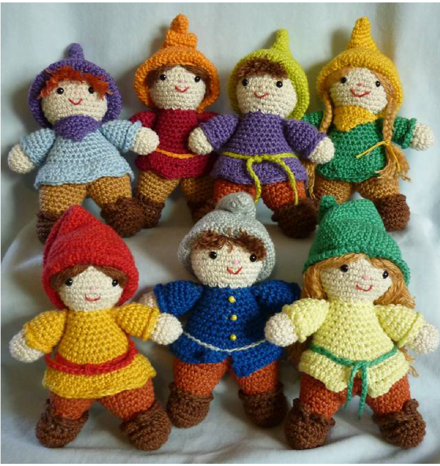 Crochet Pattern for Seven Dwarfs and Little Snow White Dolls with Detailed Instructions and Variations pattern preview