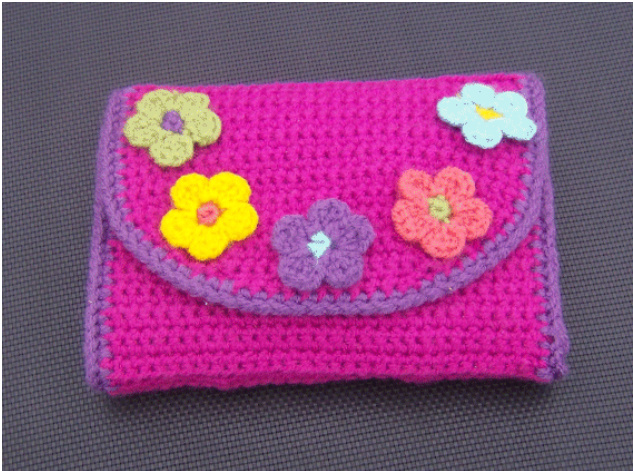 Crochet Hook Case Pattern and Tutorial with Customizable Flaps and Closure Mechanism for Organized Storage pattern preview