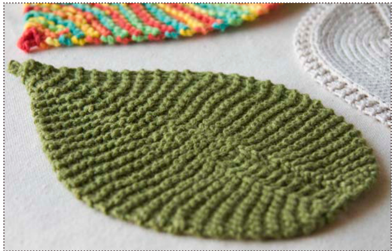 Knitted Leaf-Shaped Washcloth Pattern for Beginners with Variations in Stitch and Yarn Weight pattern preview