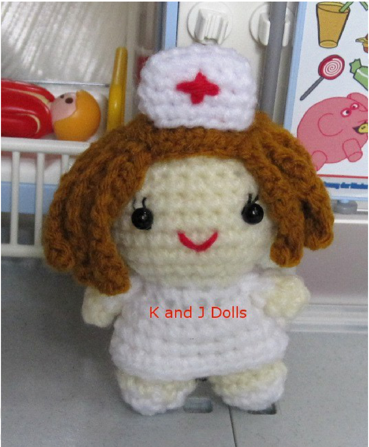 Pequena Enfermera Amigurumi Esquema de Costura Gratis: Diseño de Sayjai para K J Dolls pattern preview