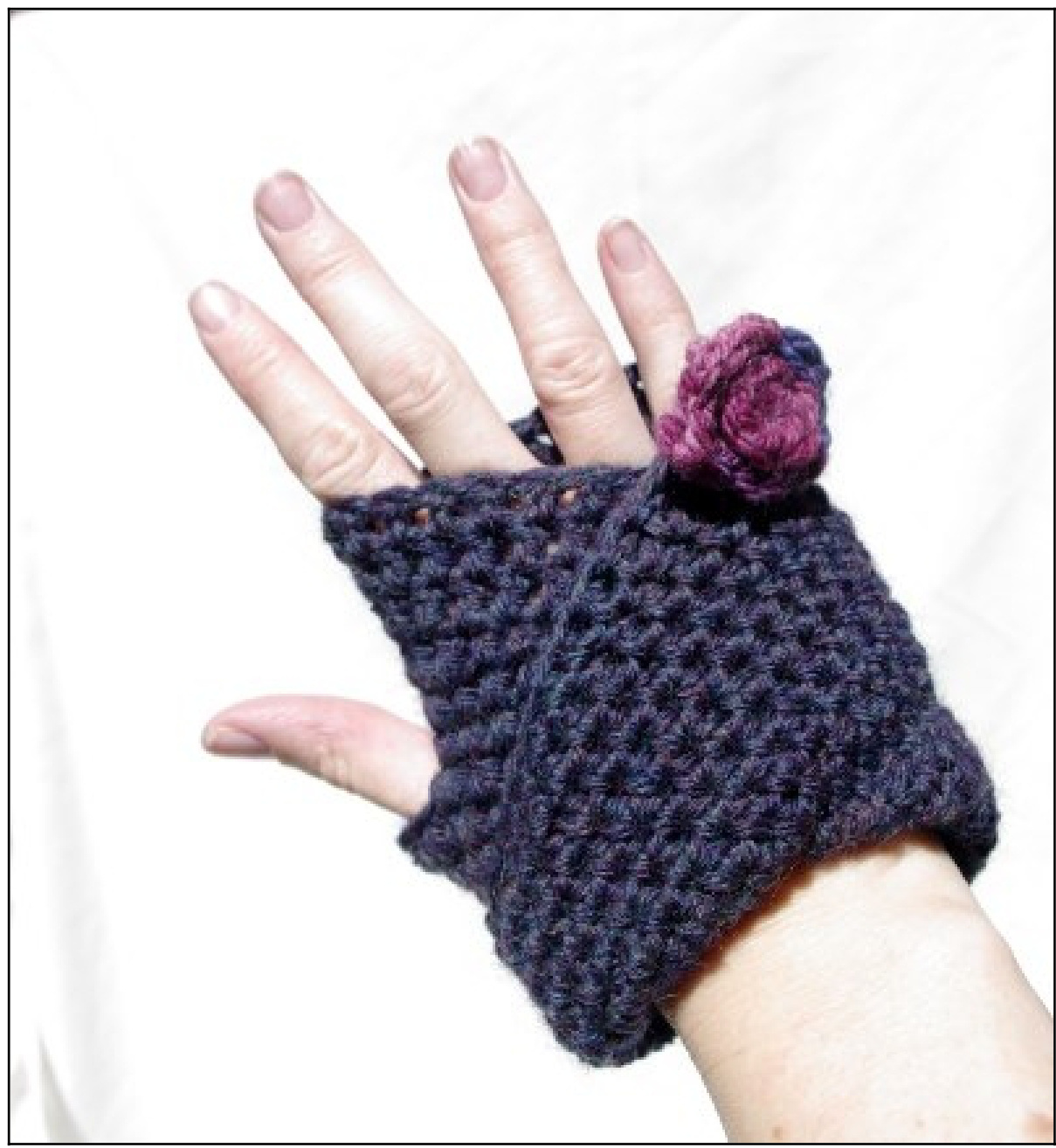 Mobius Mitts V.1: Unconventional Crochet Pattern for Geeky Gloves with Twist pattern preview