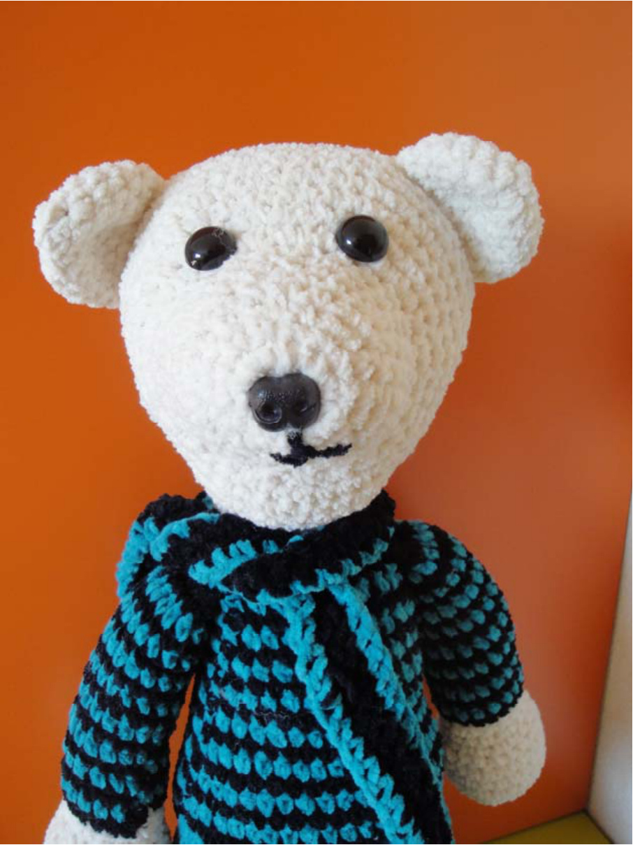 Osito the Cuddly Polar Bear Amigurumi Pattern by Teresa Alvarez (October 2011) pattern preview