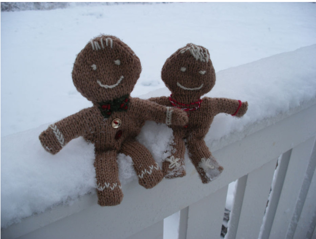 Knitting Pattern for Gingerbread Man and Girlfriend with Detailed Instructions and Customization Options pattern preview