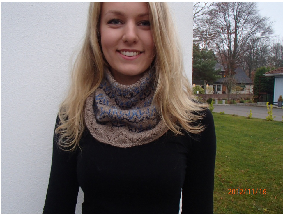 Bla Blomma - Blue Flower Knitting Pattern: Cowl and Wristwarmers by Anne B Hanssen Design pattern preview