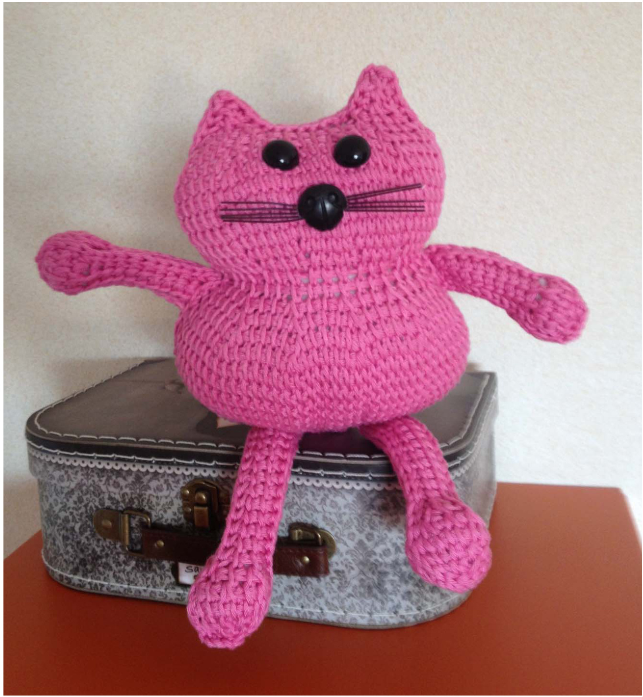 Tunisian Crochet Pattern for a Pink Tunisian Cat by Teresa Alvarez pattern preview