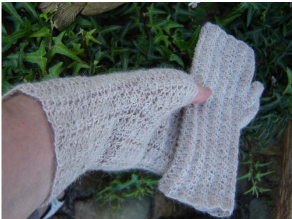 Crochet Pattern for Fingerless Gloves 'Luise' with Shell Motifs and Thumb Gusset pattern preview