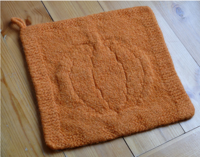 Pumpkin Felted Potholder Knitting Pattern by Fehér Zsuzsanna - Detailed Instructions and Gauge Information pattern preview