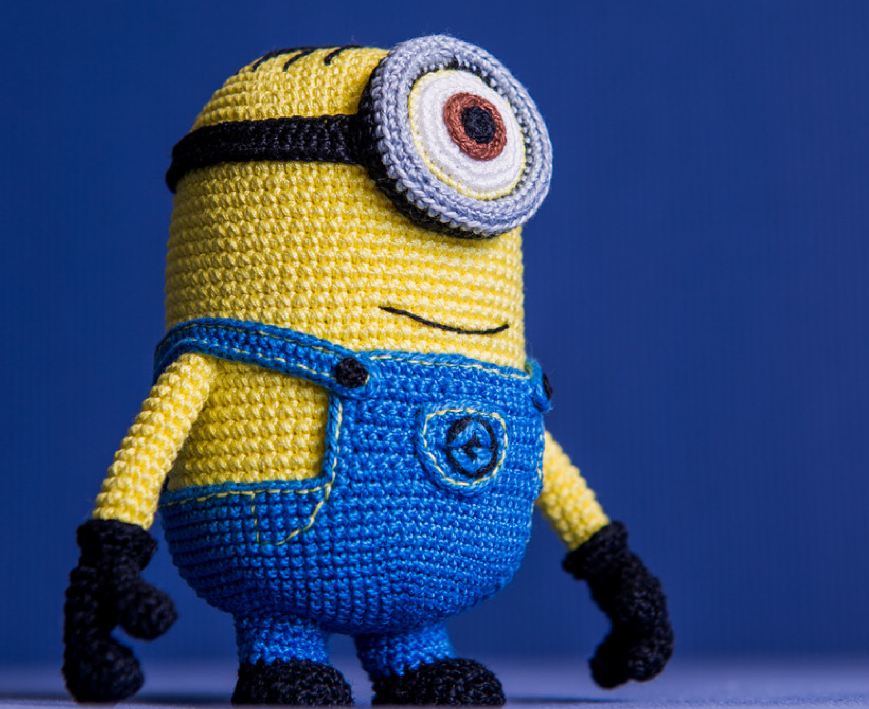 Comprehensive Crochet Pattern for Minion Stuart from Despicable Me - Detailed Instructions and Images pattern preview