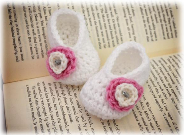 Basic Baby Booties Crochet Pattern for Beginners - 0-6 Months by Mellony Bester pattern preview