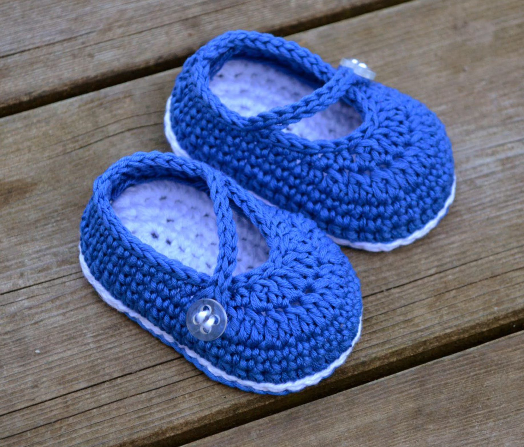 Crochet Pattern for Adorable Blue Fairy Tale Baby Booties - Flats with Detailed Instructions pattern preview