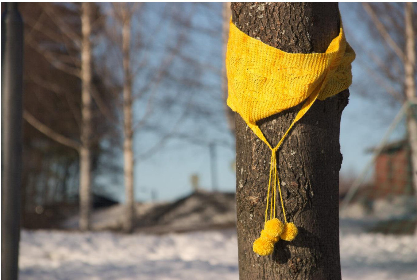 Banananas Scarf Pattern: A Whimsical Merino Wool Boomerang-Shaped Accessory with Cables, Garter Stitch, and Tassels pattern preview