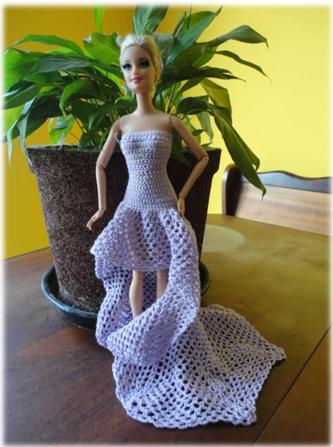 Free Crochet Pattern for Doll Dress and Tail by Fernanda Candéo - Detailed Step-by-Step Guide with Abbreviations and Materials pattern preview