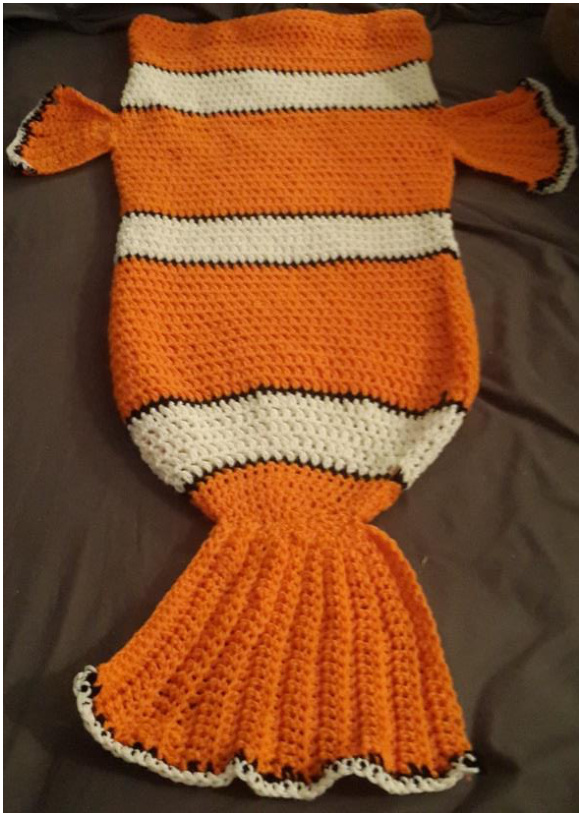 Comprehensive Guide to Crocheting a Clown Fish Cocoon Blanket for Age 2 and Up pattern preview