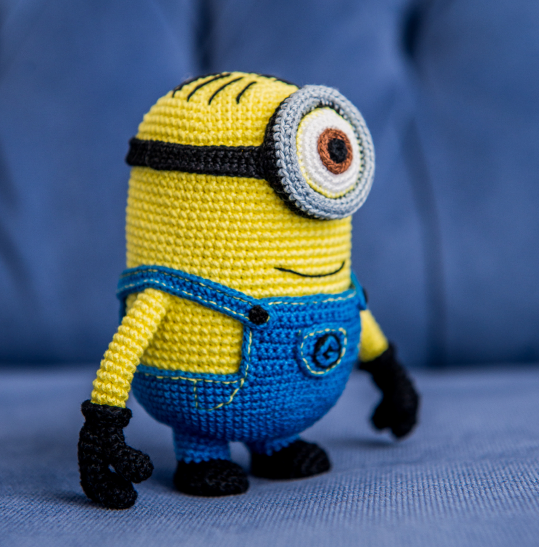 Detailed Crochet Pattern for Minion Stuart from Despicable Me with Comprehensive Instructions and Materials List pattern preview