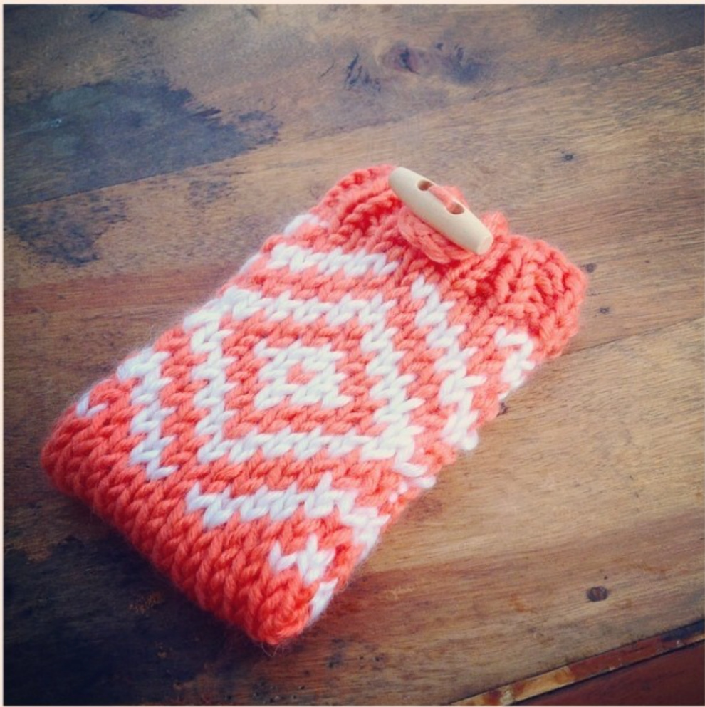 Clever Colourwork Case: A Comprehensive Guide to Stranded Knitting with Two Colours for Beginners pattern preview